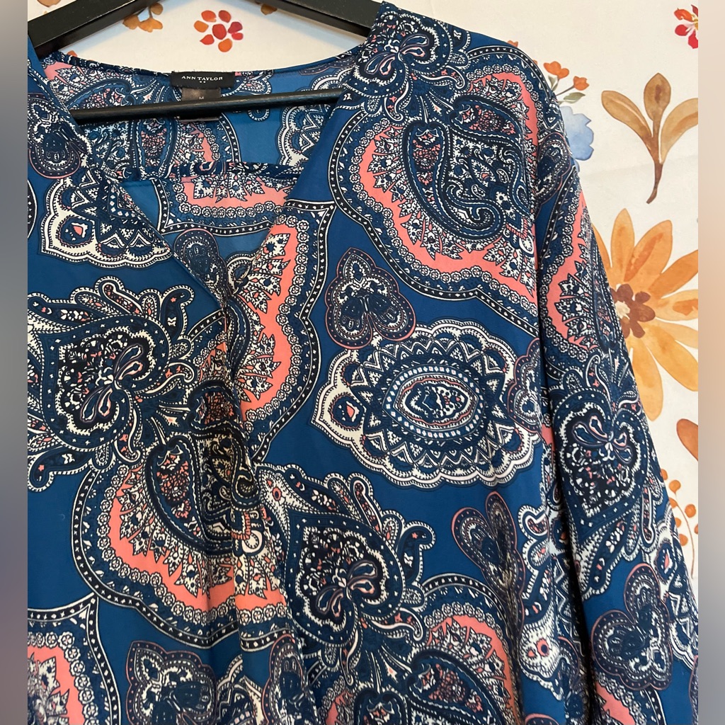 Ann Taylor Womens M Blouse Teal Pink Paisley Tapestry Maximalist Surplice Snap